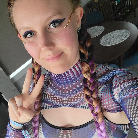 Meet your Posher, Amanda - Picture 1 of 1